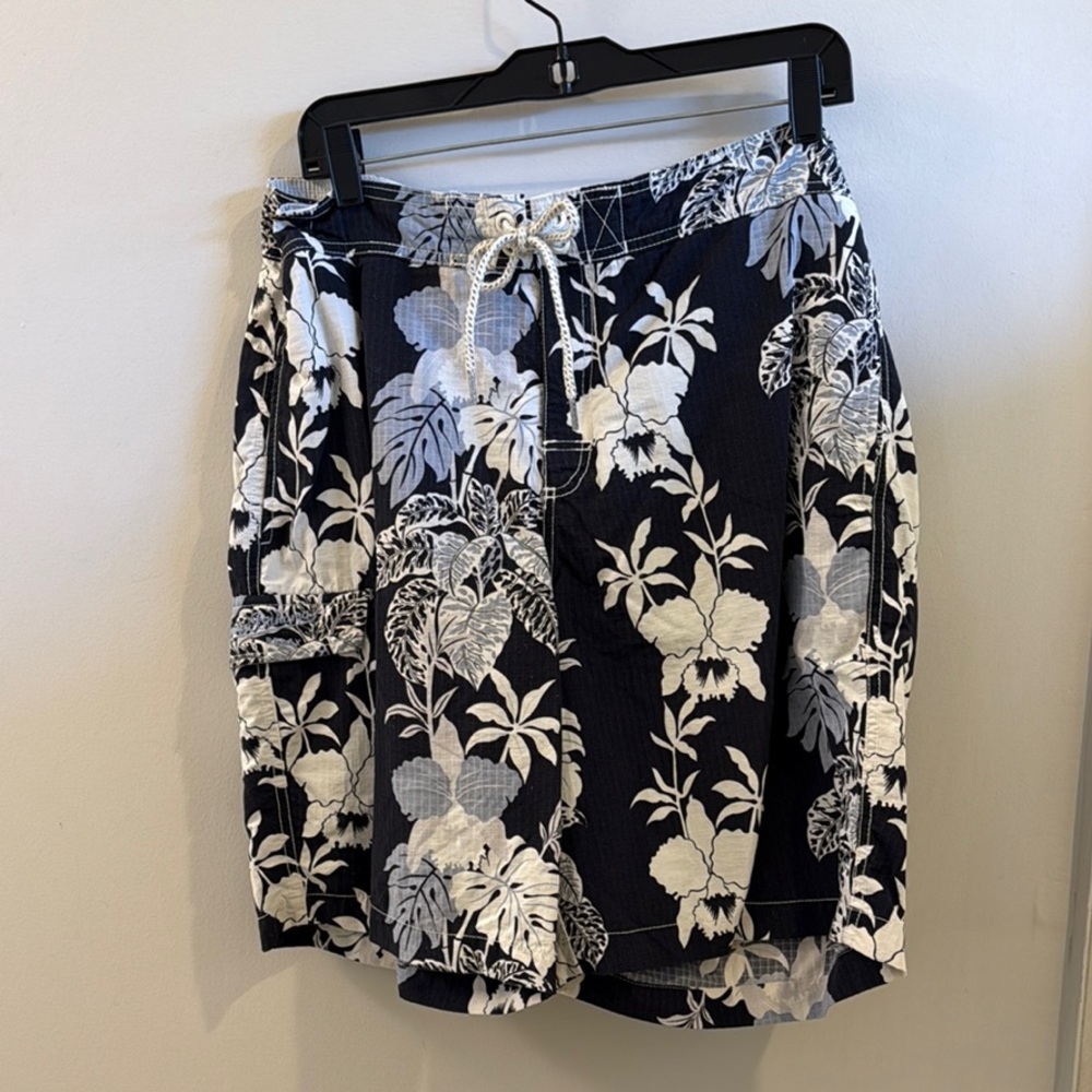 Tommy Bahama White and Blue Knee-Length Swim Trunks Resort Wear